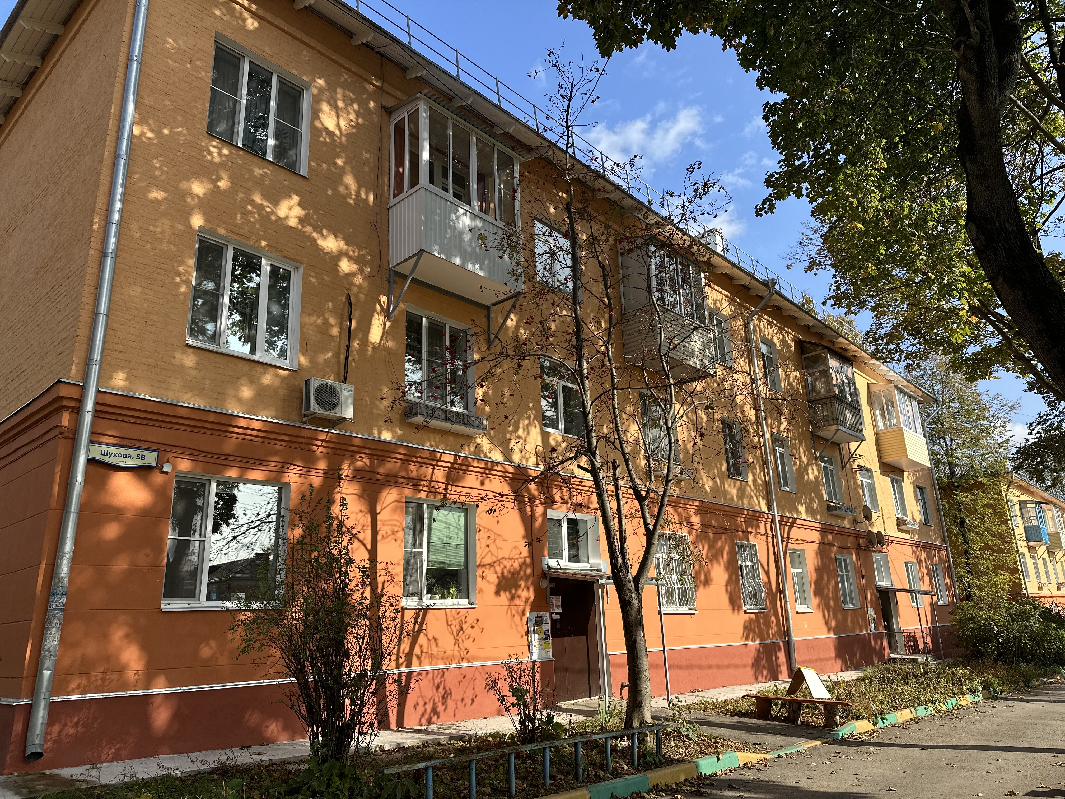 Ремонт фасадов многоквартирных домов по улице Шухова в городе Туле